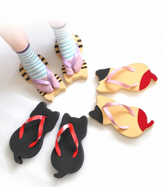 Sandal Jepang Berbentuk Kucing Sangat Menggemaskan