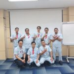 Peserta pelatihan bahasa Jepang berfoto bersama setelah menyelesaikan program yang disesuaikan dengan kebutuhan perusahaan.